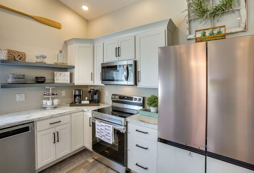 Byrdstown Home Near Dale Hollow Lake!