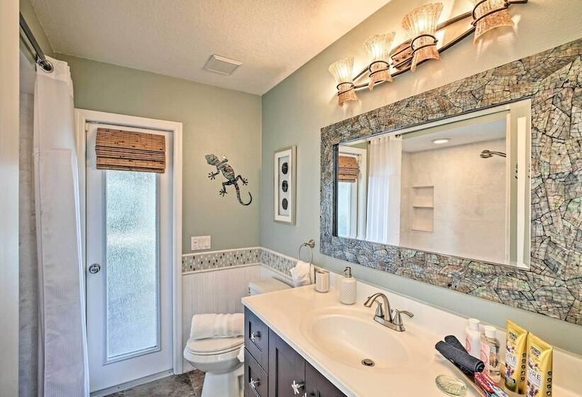 Canal Waterfront Home With Private Pool & Dock!