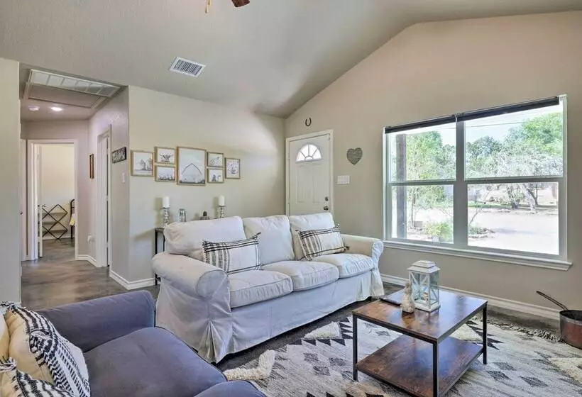 Canyon Lake Home ~ 1 Mi To Golfing & Swimming
