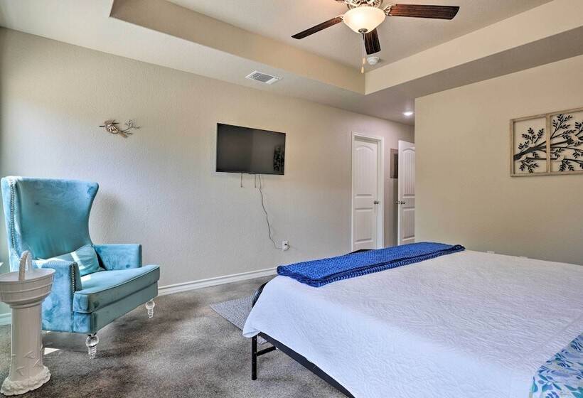 Canyon Lake Home ~ 1 Mi To Golfing & Swimming