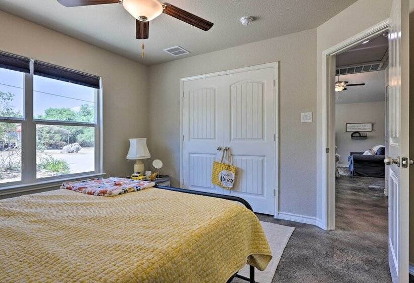 Canyon Lake Home ~ 1 Mi To Golfing & Swimming