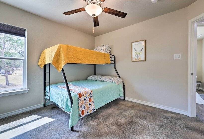 Canyon Lake Home ~ 1 Mi To Golfing & Swimming