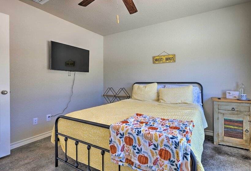 Canyon Lake Home ~ 1 Mi To Golfing & Swimming