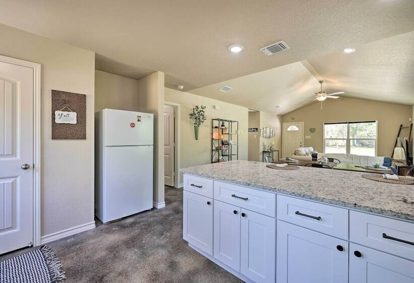 Canyon Lake Home ~ 1 Mi To Golfing & Swimming