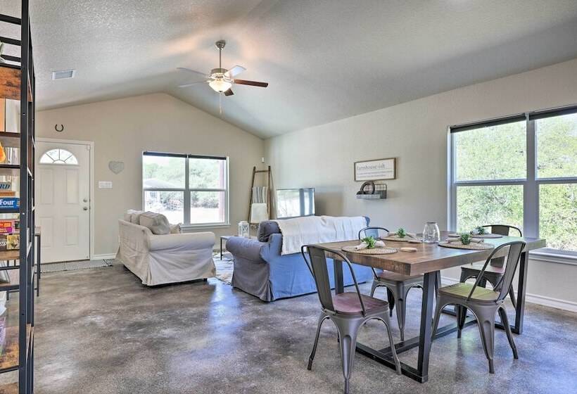 Canyon Lake Home ~ 1 Mi To Golfing & Swimming