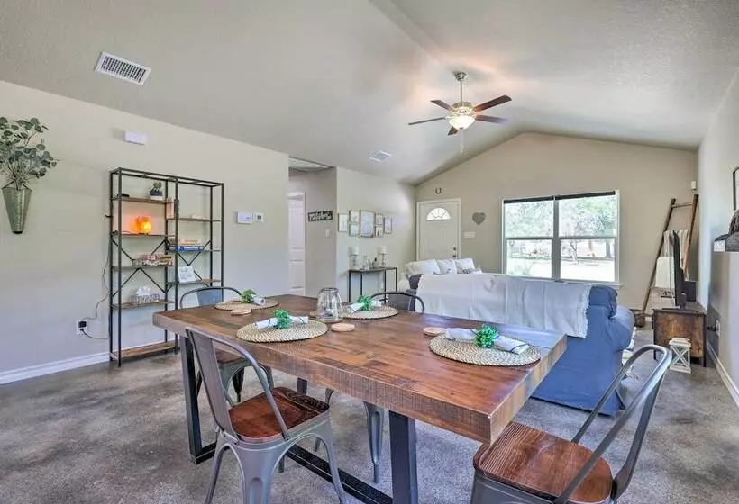 Canyon Lake Home ~ 1 Mi To Golfing & Swimming