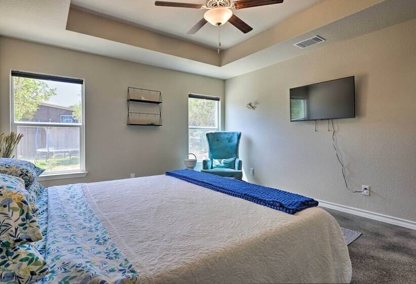 Canyon Lake Home ~ 1 Mi To Golfing & Swimming