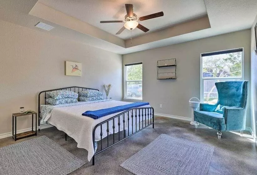 Canyon Lake Home ~ 1 Mi To Golfing & Swimming