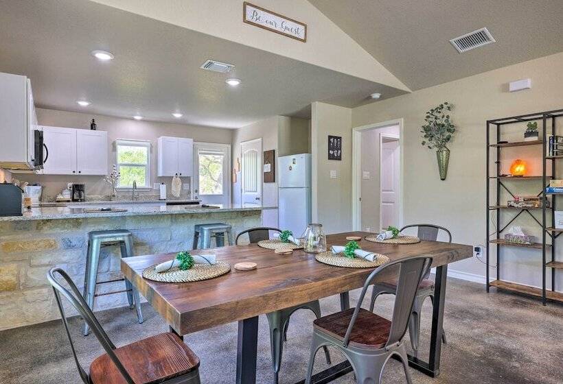 Canyon Lake Home ~ 1 Mi To Golfing & Swimming