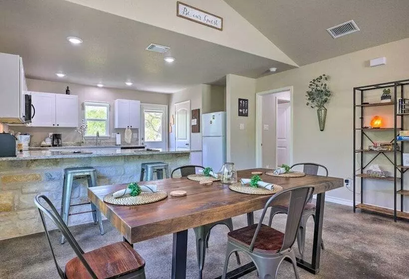 Canyon Lake Home ~ 1 Mi To Golfing & Swimming
