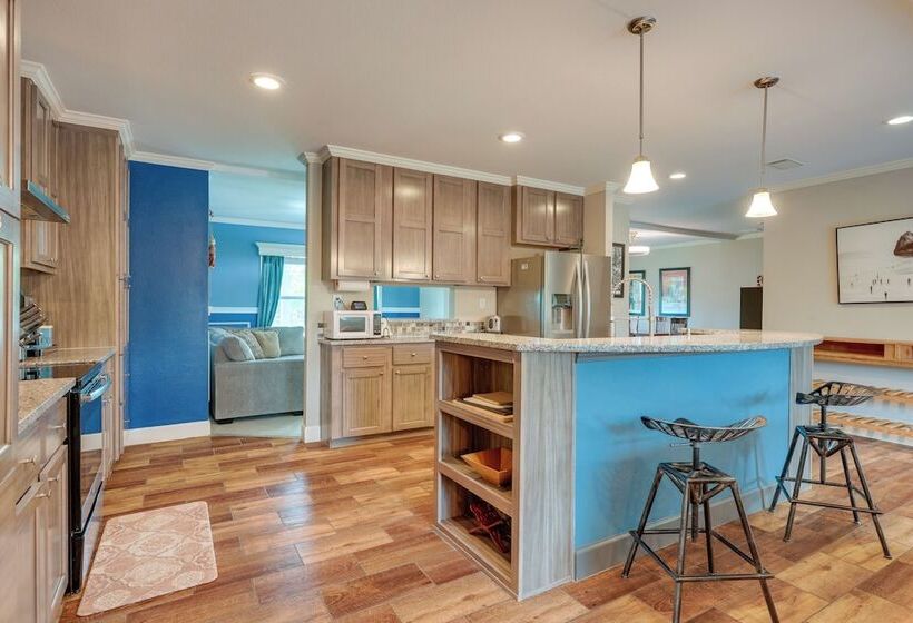 Canyon Lake Home W/ Spacious Deck & Backyard!