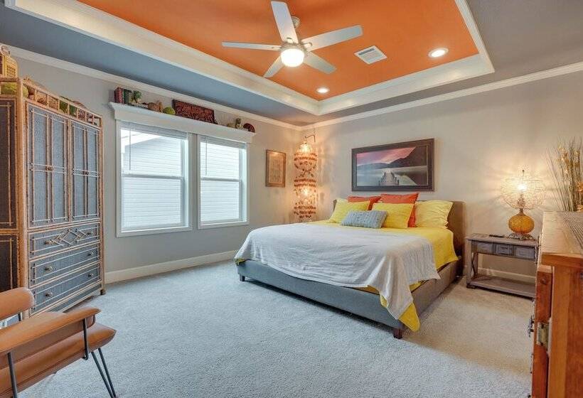 Canyon Lake Home W/ Spacious Deck & Backyard!