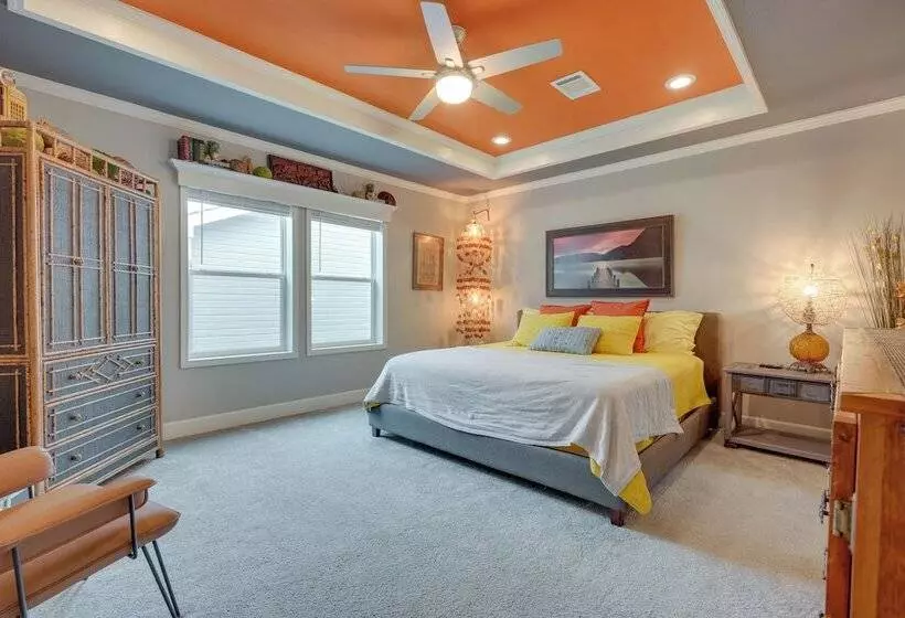 Canyon Lake Home W/ Spacious Deck & Backyard!