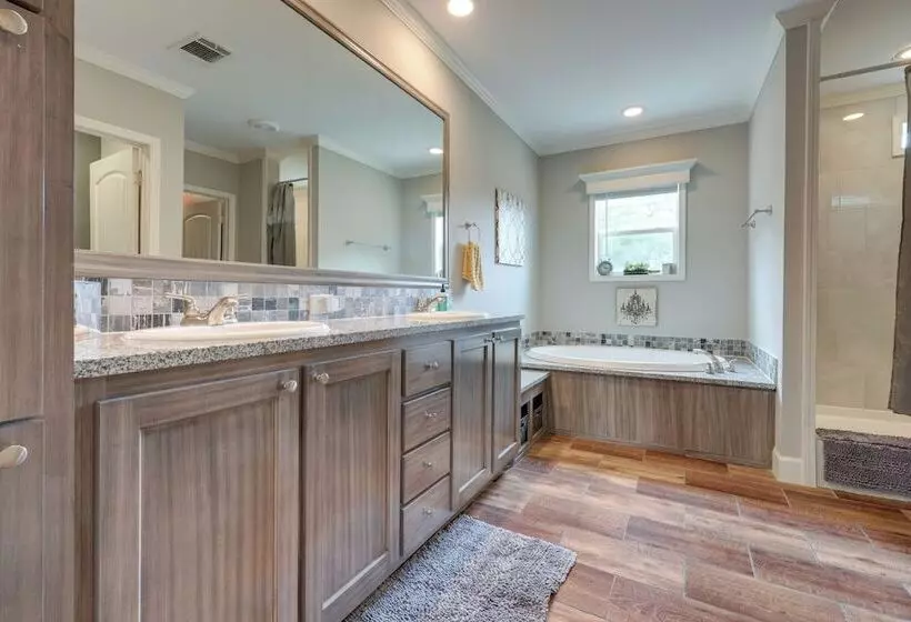 Canyon Lake Home W/ Spacious Deck & Backyard!