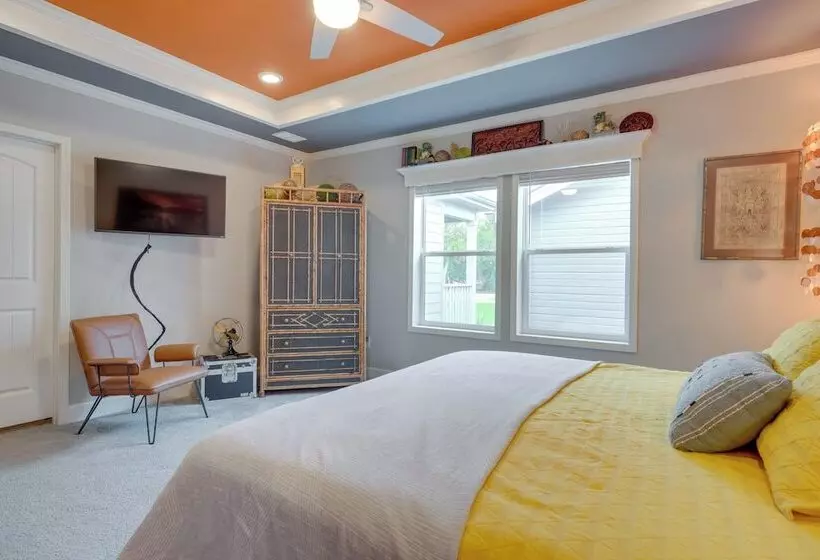 Canyon Lake Home W/ Spacious Deck & Backyard!