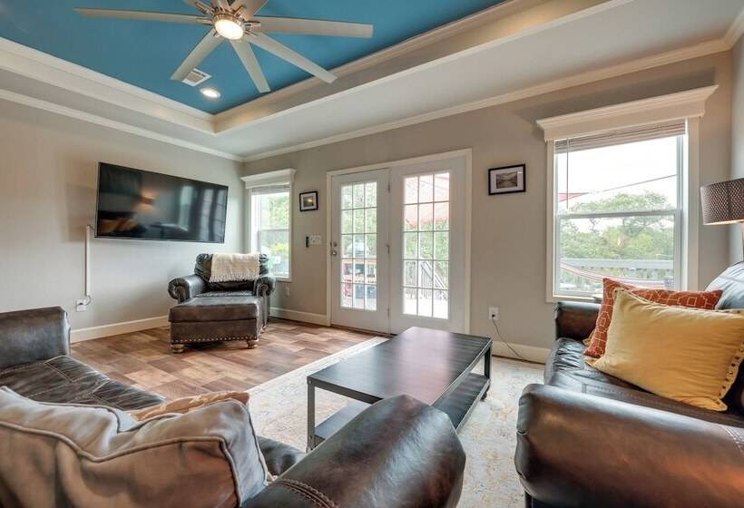 Canyon Lake Home W/ Spacious Deck & Backyard!