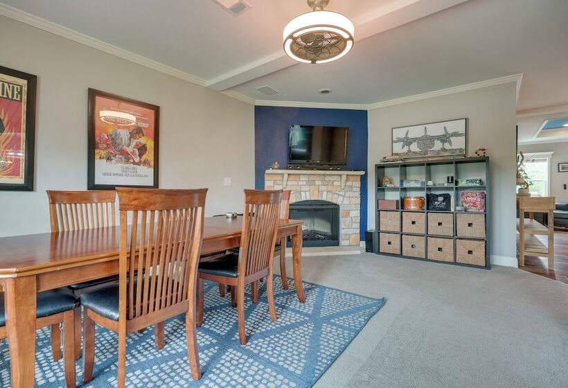 Canyon Lake Home W/ Spacious Deck & Backyard!