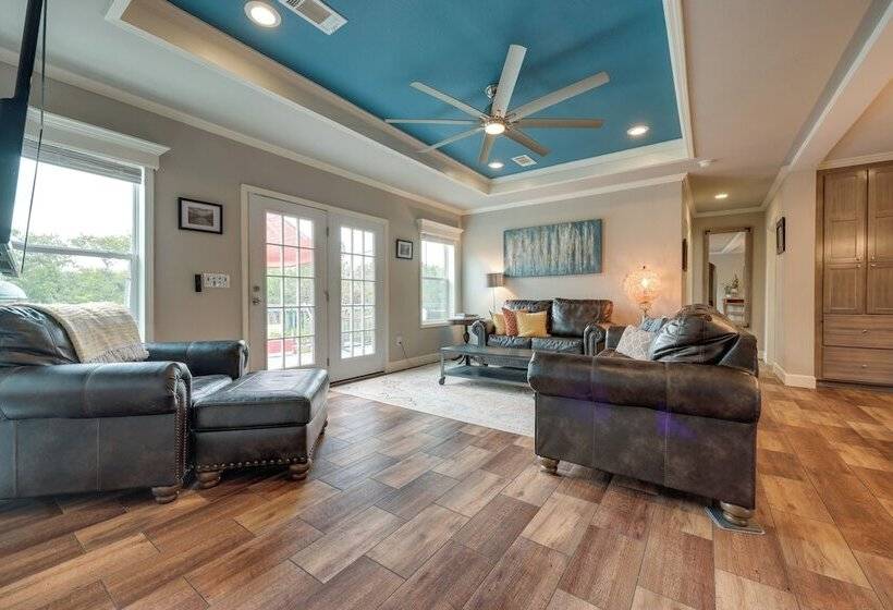 Canyon Lake Home W/ Spacious Deck & Backyard!