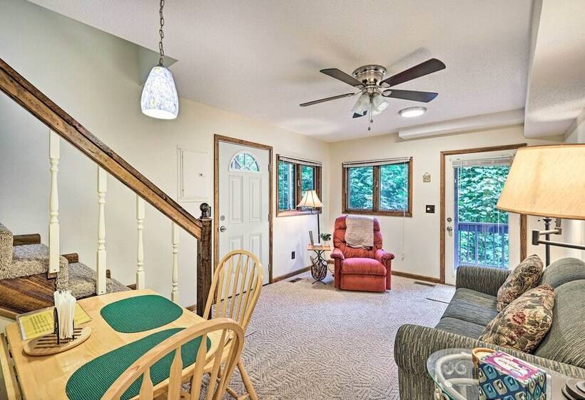 Cozy Roan Mountain Cabin W/ Private Balcony!