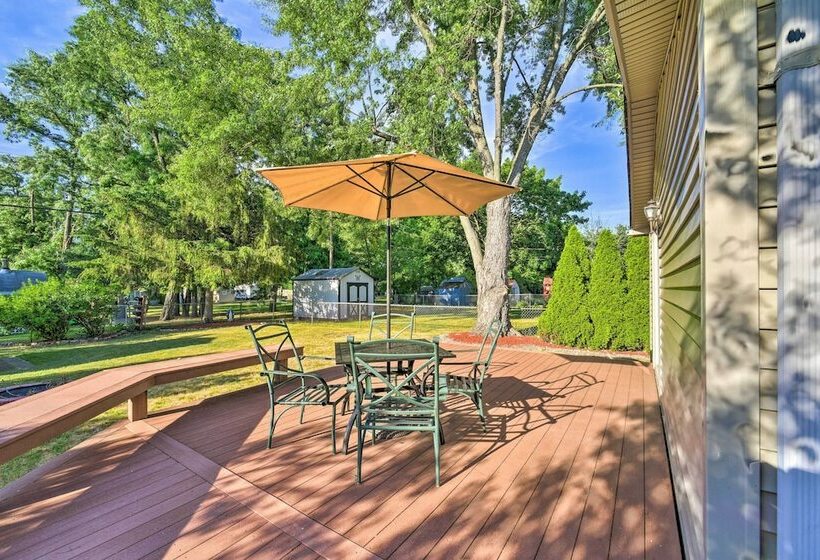 Cozy Southeast Michigan Home W/ Private Yard