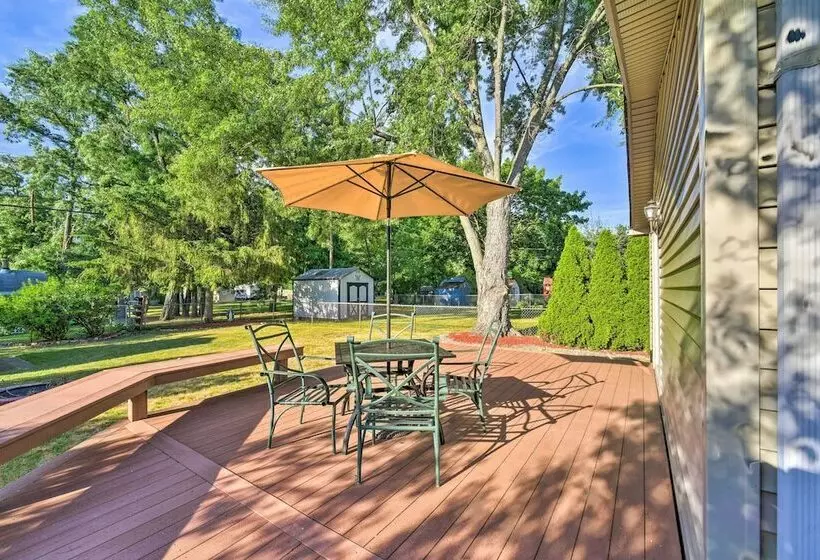 Cozy Southeast Michigan Home W/ Private Yard