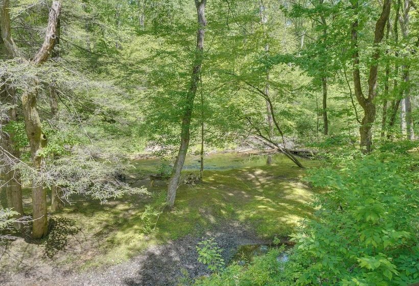 Cozy Tellico Plains Cabin W/ Large Mountain Creek!