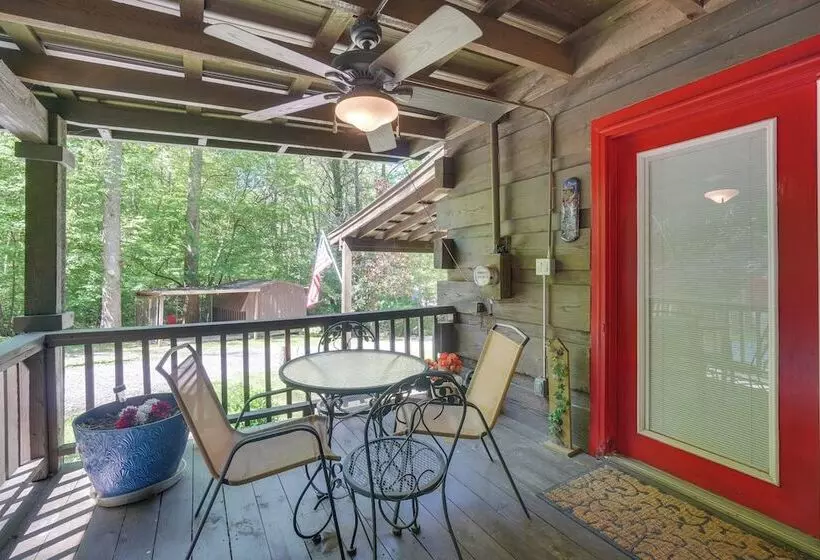 Cozy Tellico Plains Cabin W/ Large Mountain Creek!