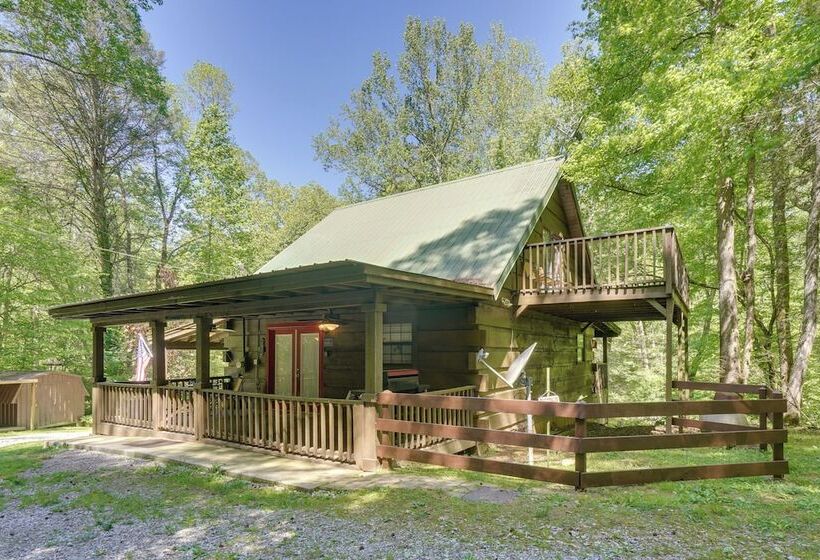 Cozy Tellico Plains Cabin W/ Large Mountain Creek!
