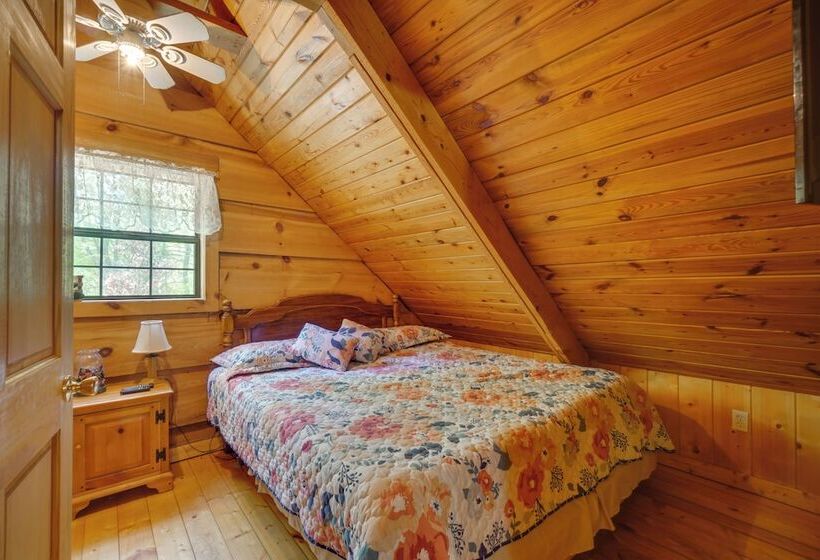 Cozy Tellico Plains Cabin W/ Large Mountain Creek!