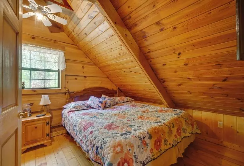 Cozy Tellico Plains Cabin W/ Large Mountain Creek!