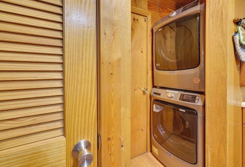 Cozy Tellico Plains Cabin W/ Large Mountain Creek!