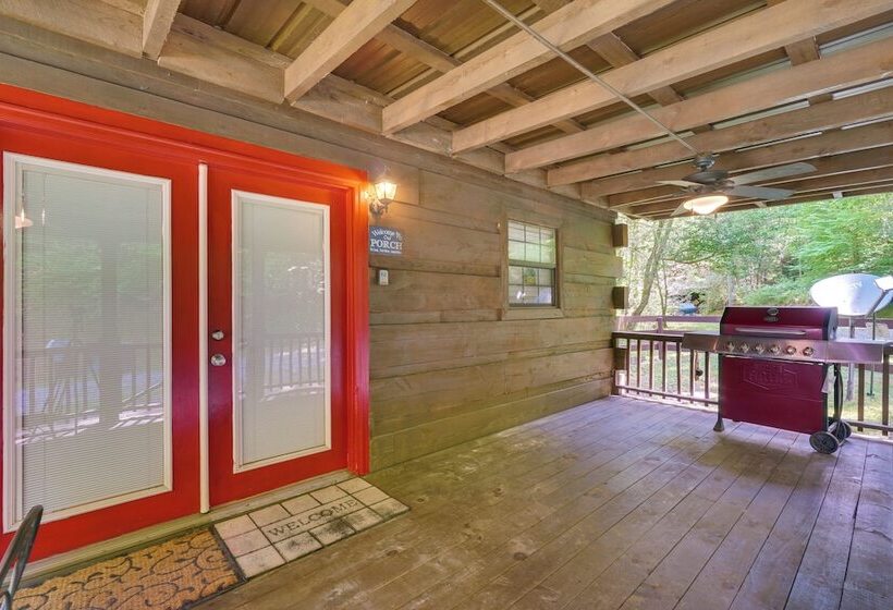 Cozy Tellico Plains Cabin W/ Large Mountain Creek!