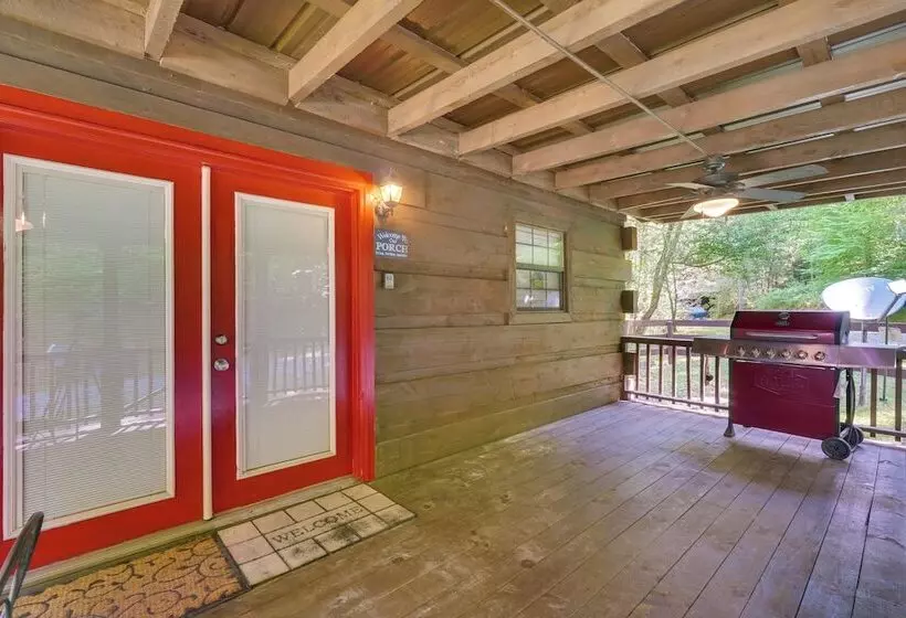 Cozy Tellico Plains Cabin W/ Large Mountain Creek!