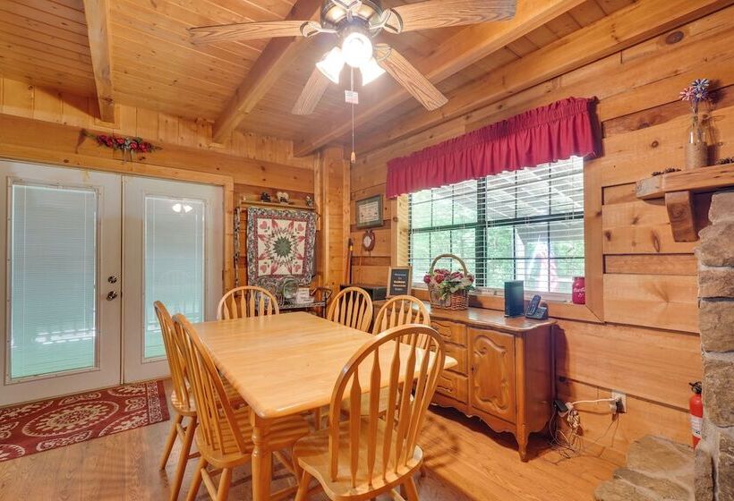 Cozy Tellico Plains Cabin W/ Large Mountain Creek!