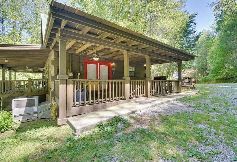 Cozy Tellico Plains Cabin W/ Large Mountain Creek!