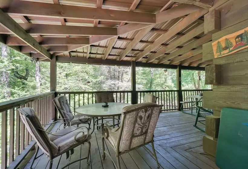 Cozy Tellico Plains Cabin W/ Large Mountain Creek!