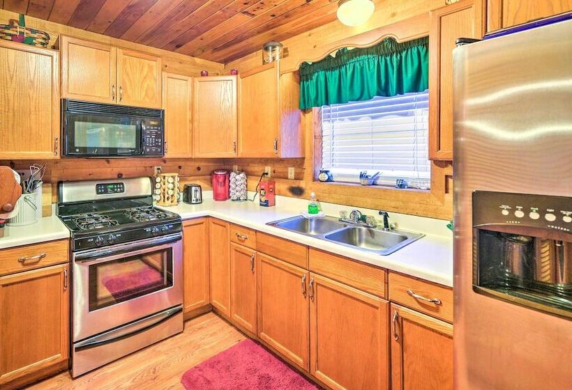 Cozy Tellico Plains Cabin W/ Large Mountain Creek!