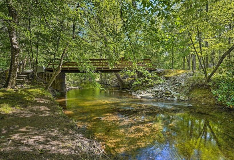 Cozy Tellico Plains Cabin W/ Large Mountain Creek!