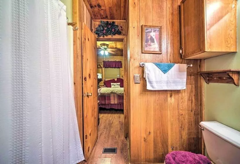 Cozy Tellico Plains Cabin W/ Large Mountain Creek!