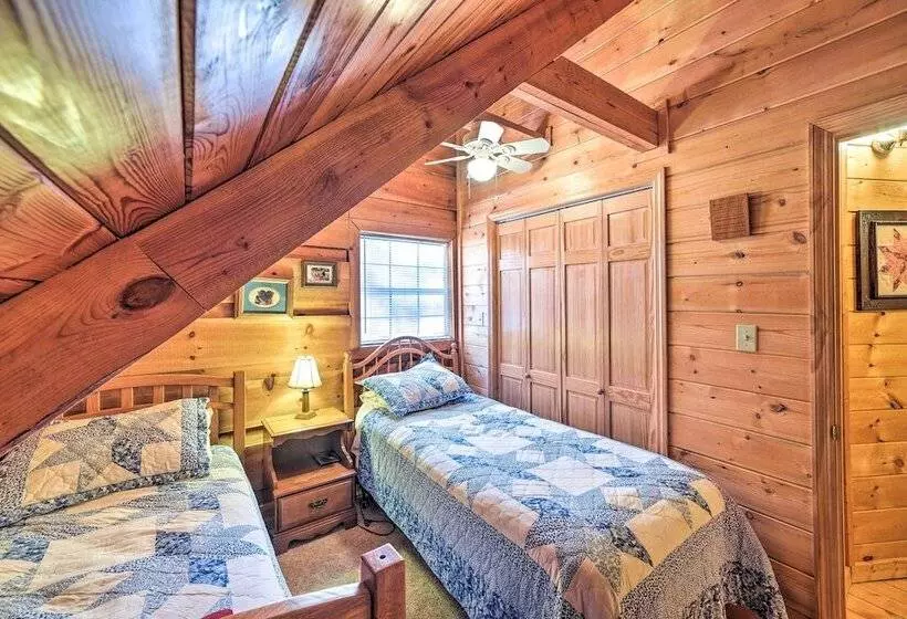 Cozy Tellico Plains Cabin W/ Large Mountain Creek!