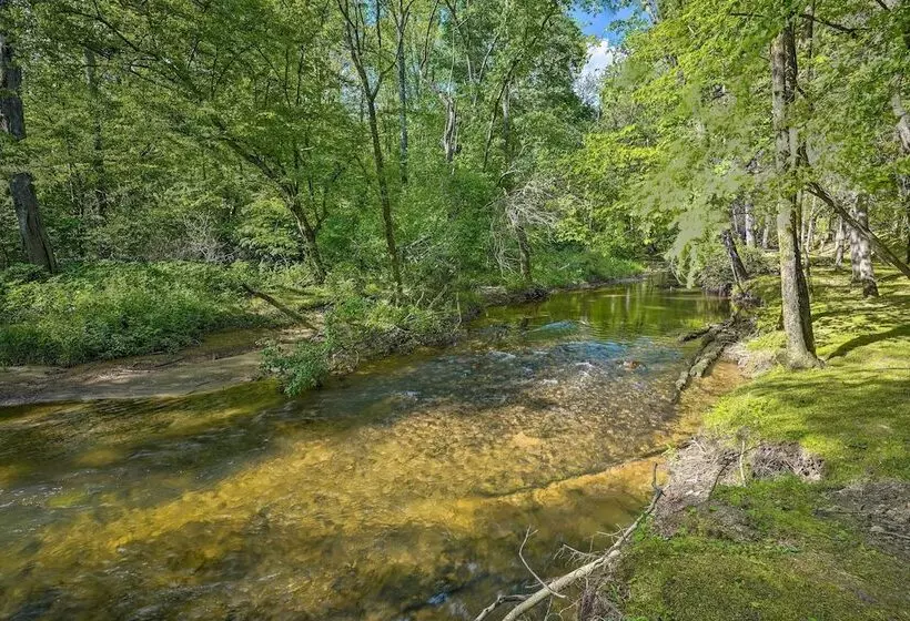 Cozy Tellico Plains Cabin W/ Large Mountain Creek!