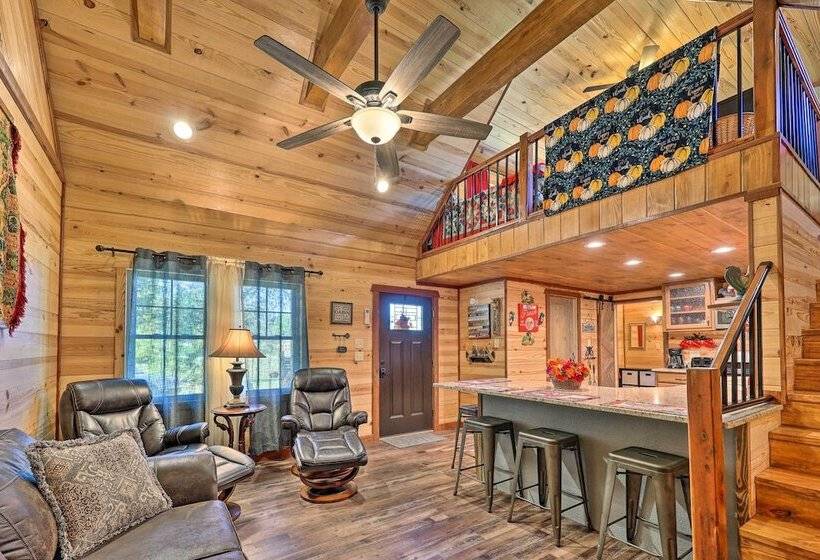 3 Mi To Lake Hamilton:  Tree Top Cabin