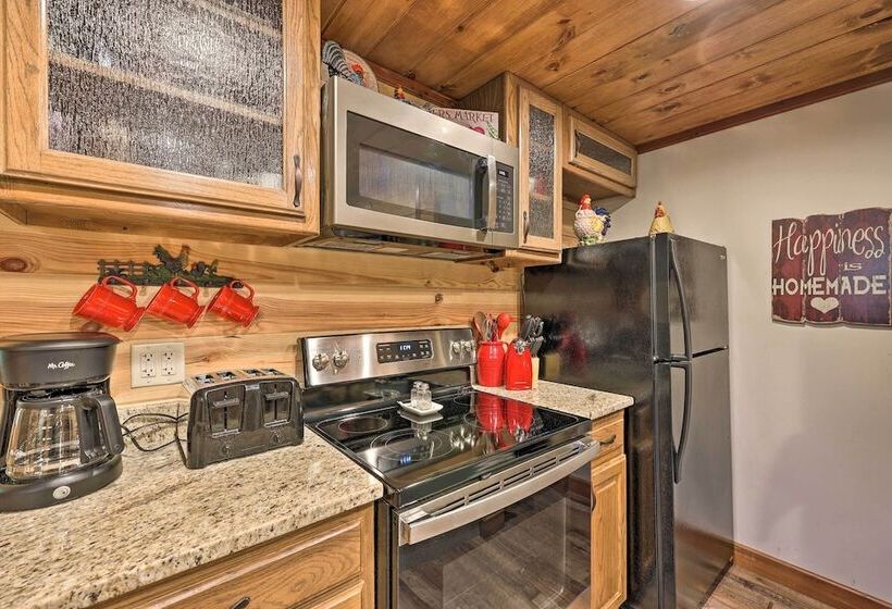 3 Mi To Lake Hamilton:  Tree Top Cabin