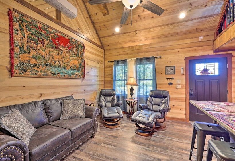 3 Mi To Lake Hamilton:  Tree Top Cabin