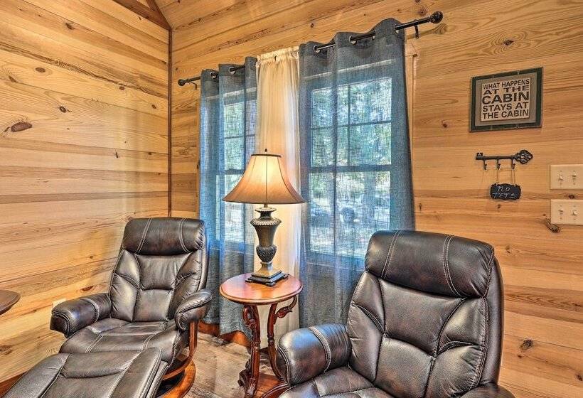3 Mi To Lake Hamilton:  Tree Top Cabin