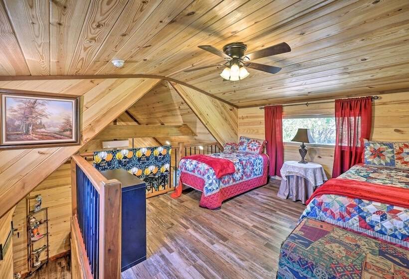 3 Mi To Lake Hamilton:  Tree Top Cabin