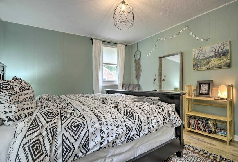 Eclectic Durham Home W/ Deck < 2 Mi To Dtwn!