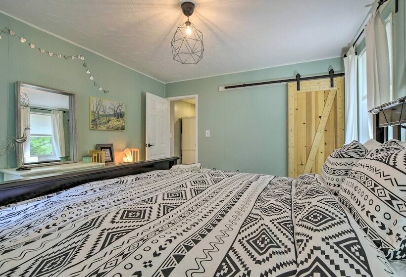 Eclectic Durham Home W/ Deck < 2 Mi To Dtwn!