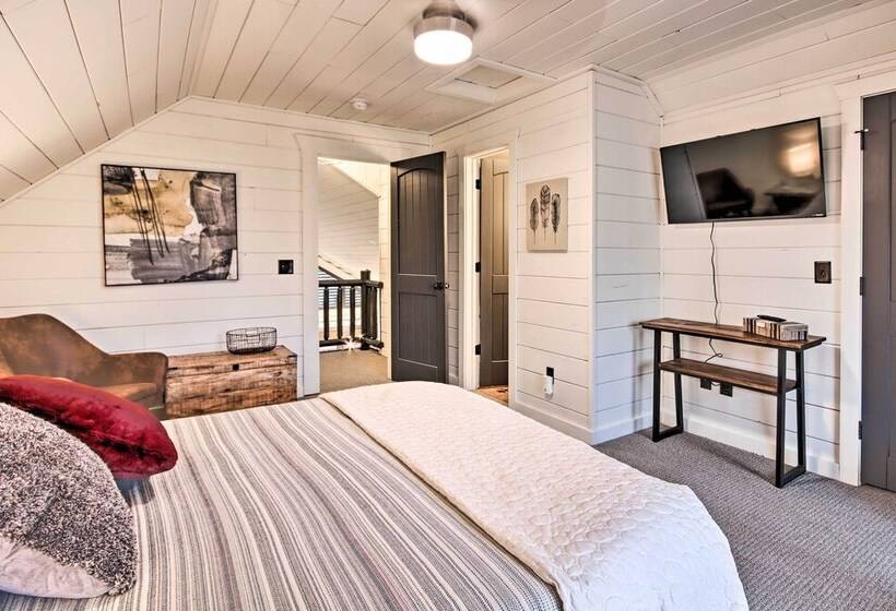 Enchanting Forested Cabin W/ Fire Pit & Grill