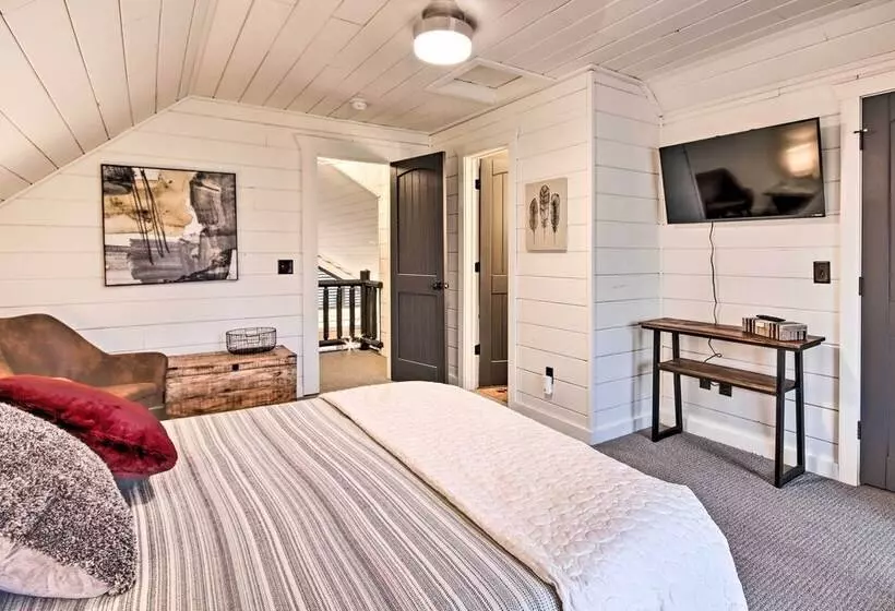 Enchanting Forested Cabin W/ Fire Pit & Grill